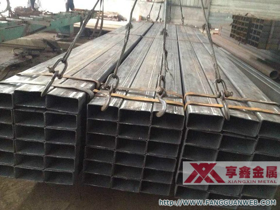 廣州市XX自動(dòng)門有限公司采購的Q235冷彎方管正在裝車